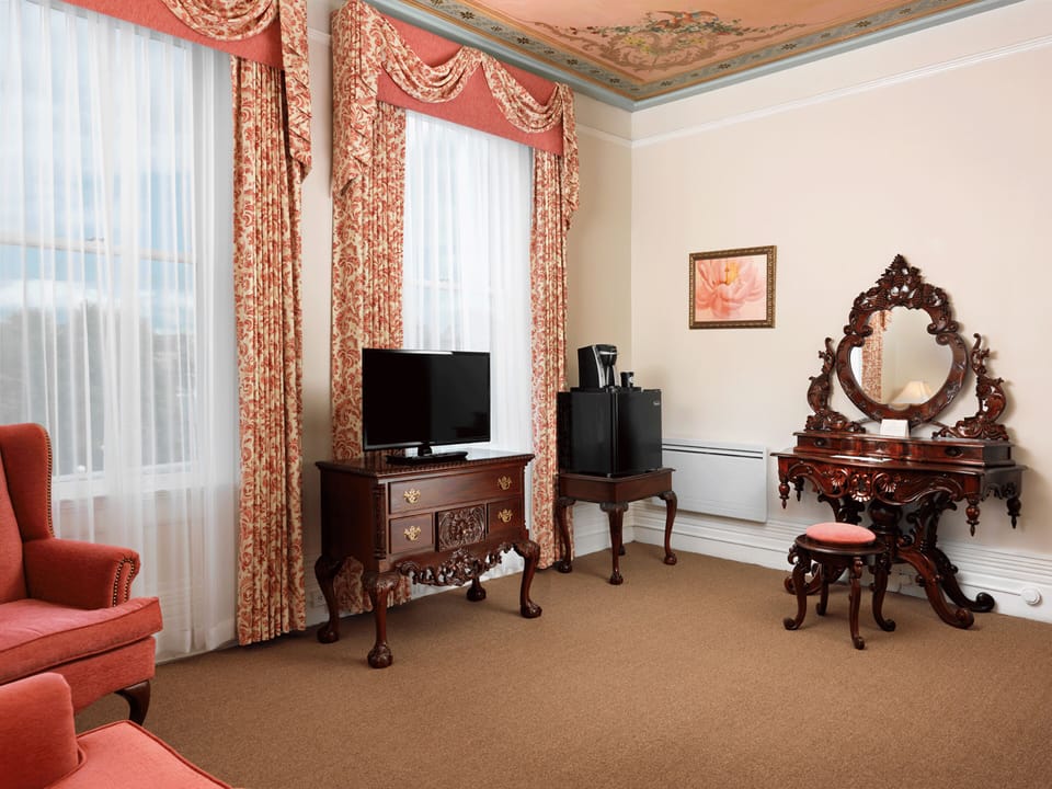 Executive Room | Premium bedding, individually decorated, individually furnished