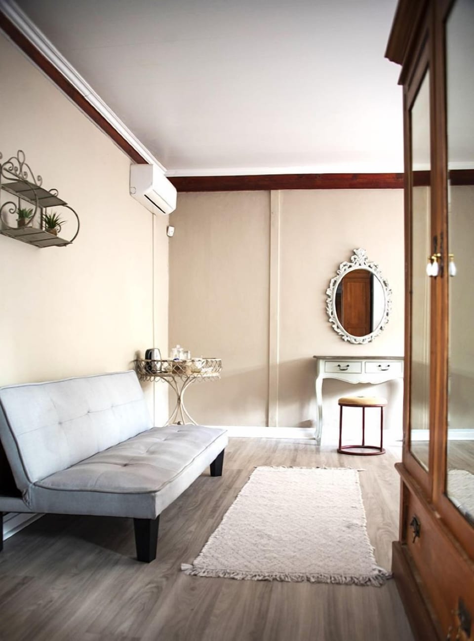Deluxe Room, 1 Bedroom | Minibar, laptop workspace, soundproofing