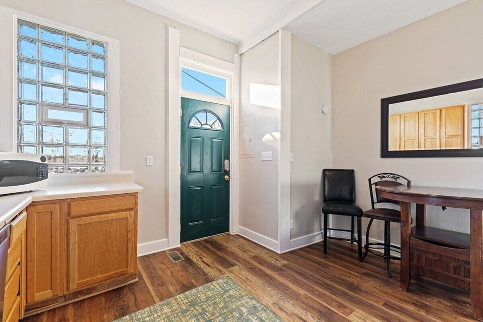 House, Private Bathroom, City View (707) | Restaurant