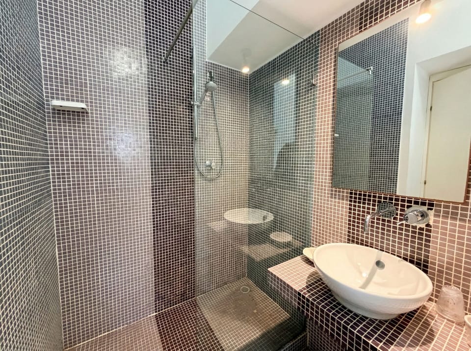 Basic Double Room, 1 Queen Bed | Bathroom | Shower, free toiletries, hair dryer, bidet