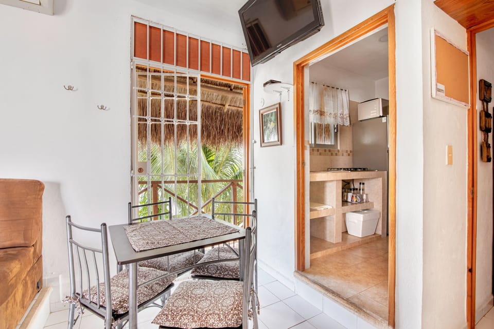 Apartment, 2 Bedrooms, Smoking, Private Pool | Dining