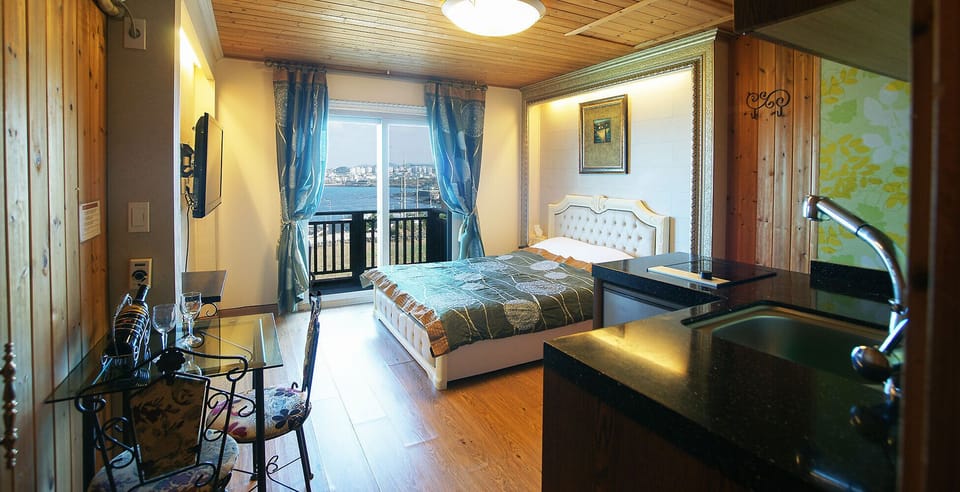 Ocean View | Individually decorated, laptop workspace, free WiFi
