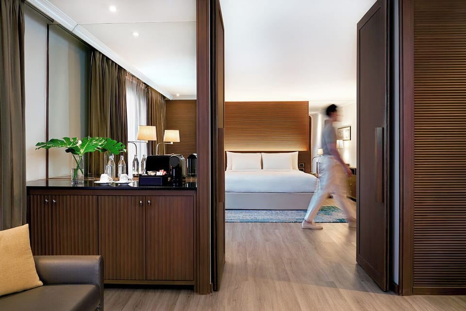 1 Bedroom Suite with Exclusive Benefits | Minibar, in-room safe, desk, laptop workspace