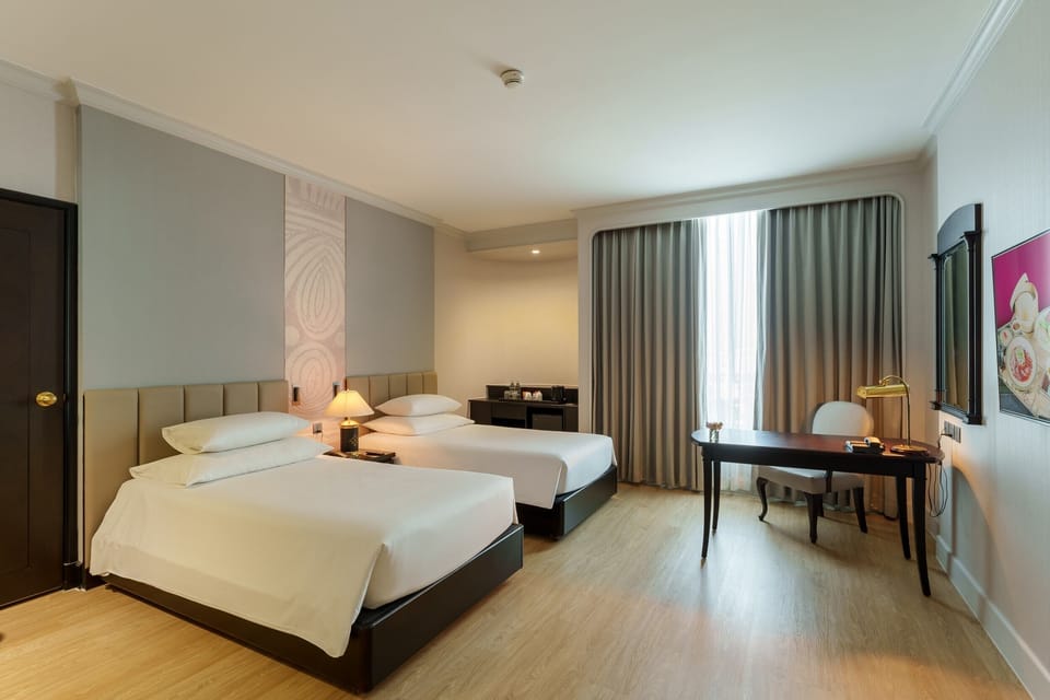 Premier Deluxe Twin Room | 1 bedroom, premium bedding, minibar, in-room safe