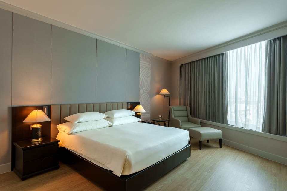 Premier Executive Room | 1 bedroom, premium bedding, minibar, in-room safe