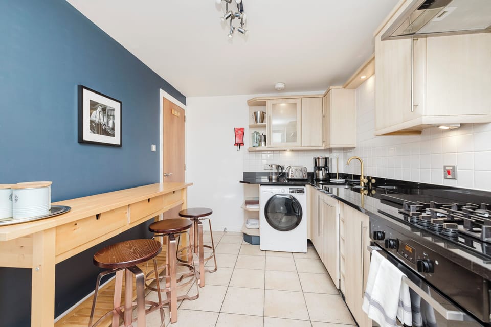 Apartment | Private kitchen | Fridge, microwave, oven, stovetop
