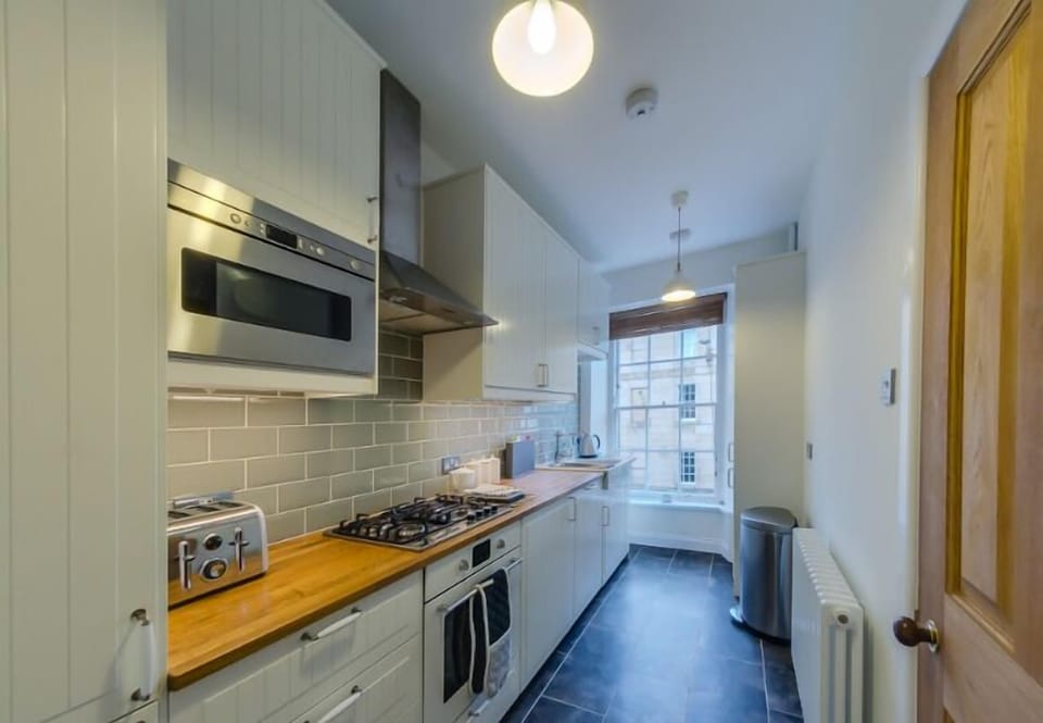 Apartment | Private kitchen | Fridge, microwave, oven, stovetop