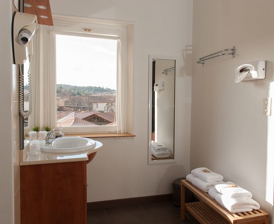 Comfort Triple Room, 1 Queen Bed | Bathroom | Free toiletries, hair dryer, towels