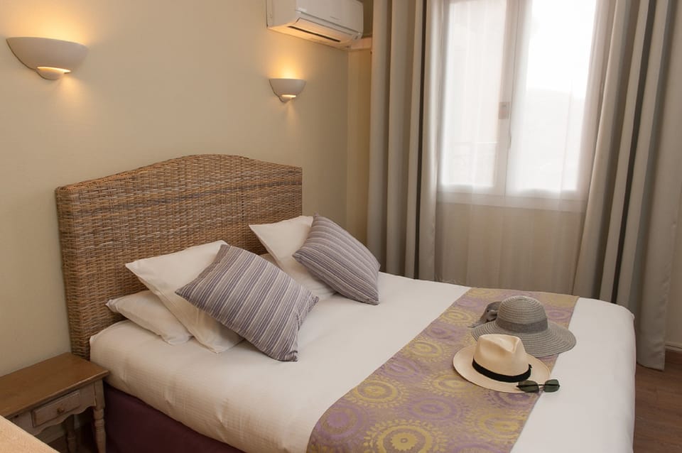 Standard Double Room, 1 Queen Bed | Egyptian cotton sheets, premium bedding, Tempur-Pedic beds, in-room safe