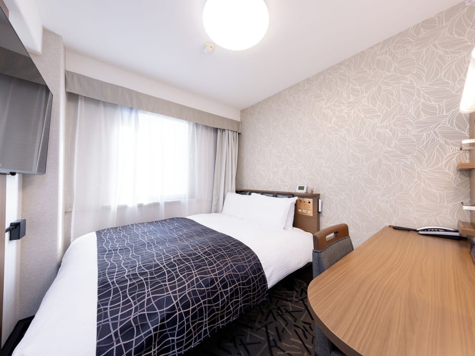 Down comforters, desk, blackout drapes, WiFi (free)