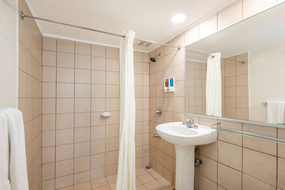 Shower, rainfall showerhead, free toiletries, hair dryer