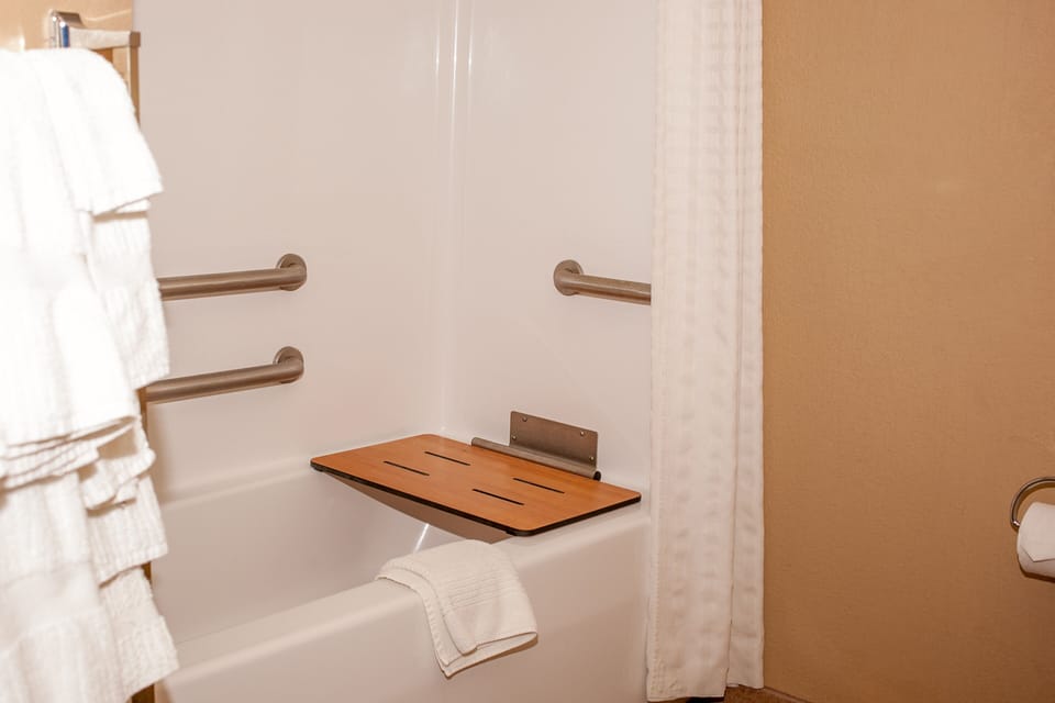 Studio Suite, 2 Double Beds (Full Kitchen) | Desk, iron/ironing board, free WiFi, bed sheets