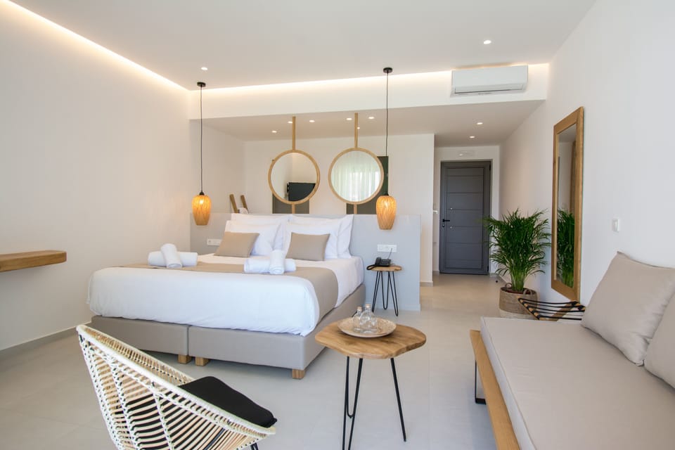 Junior Suite | Living area | Smart TV