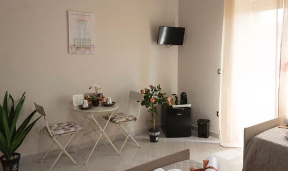 Double Room (Rovigo) | WiFi (free), individually decorated, bed sheets