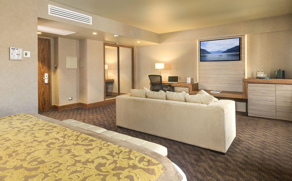 Premium bedding, down comforters, minibar, in-room safe