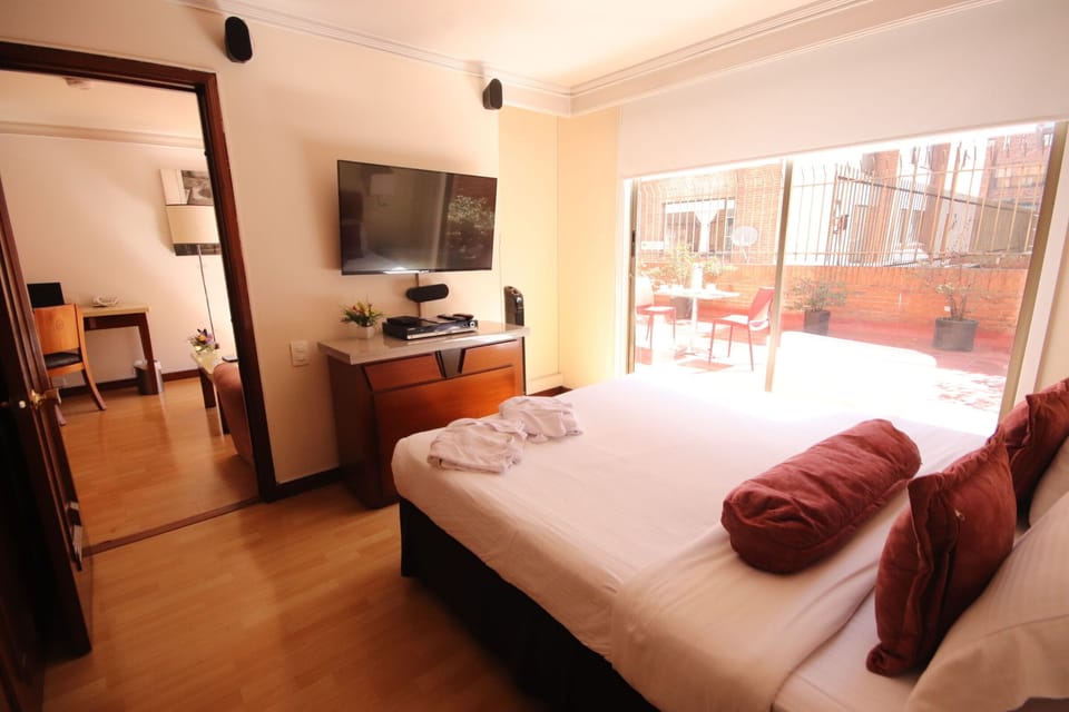 Junior Suite, 1 Bedroom, Terrace | Down comforters, pillowtop beds, minibar, in-room safe