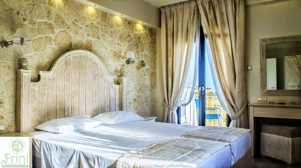 Deluxe Apartment, Non Smoking, Sea View (Panoramic) | Living area