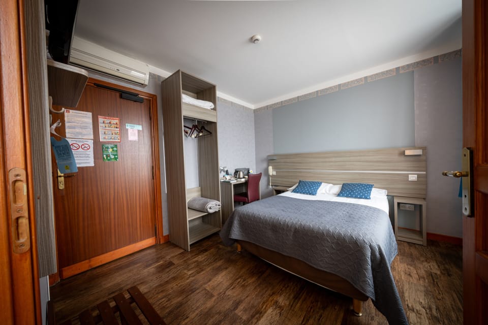 Standard Double Room | Desk, blackout drapes, soundproofing, iron/ironing board
