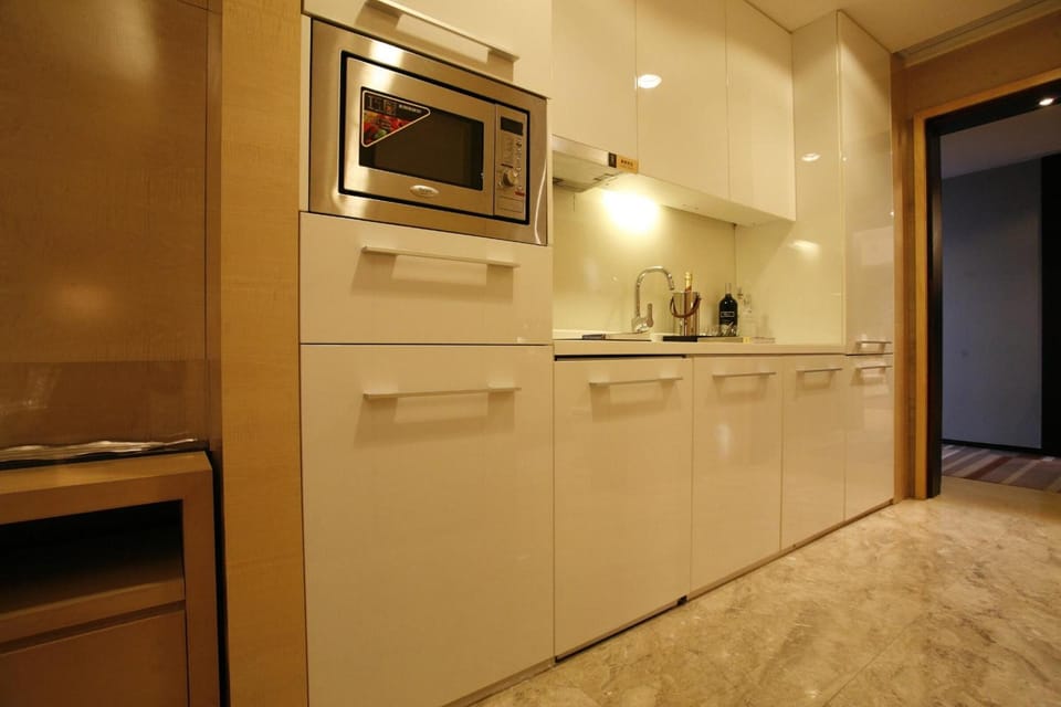 Fridge, microwave, stovetop