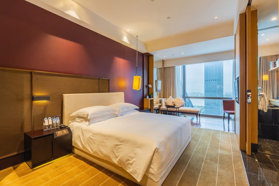 Deluxe Sea View King Bed Room | Premium bedding, down comforters, pillowtop beds, free minibar