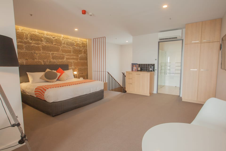 Superior Waterfront King Room | Desk, free cribs/infant beds, free WiFi, bed sheets