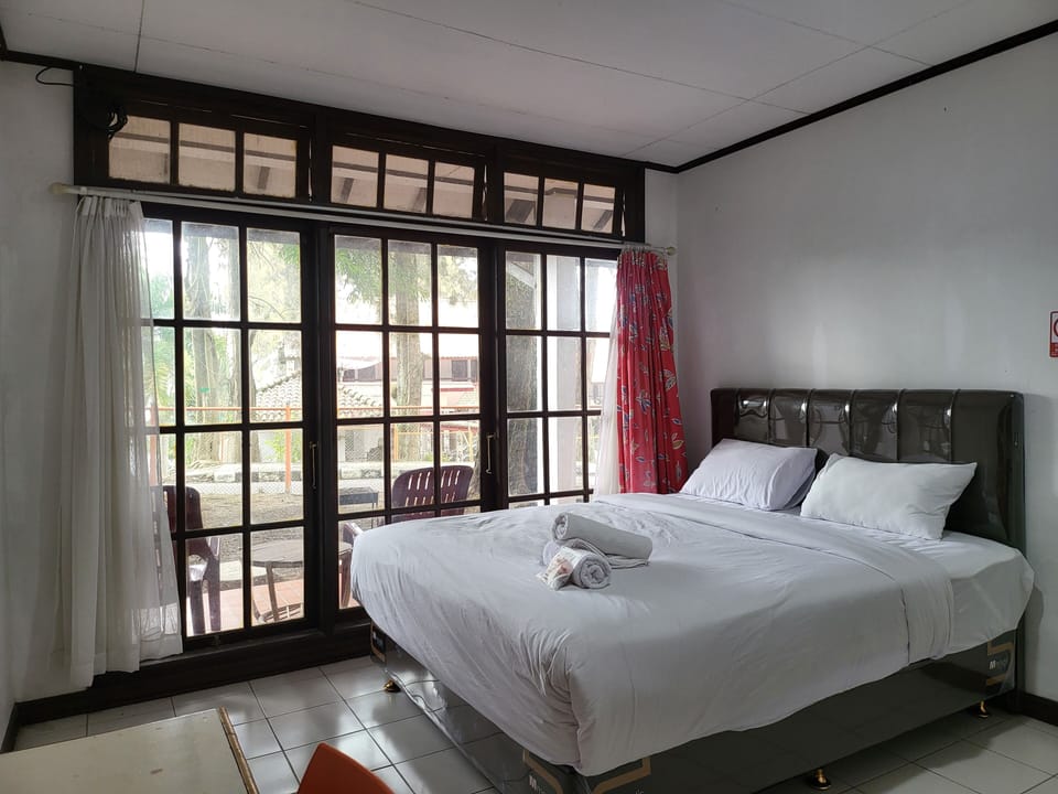 Standard Double Room | WiFi (free), bed sheets