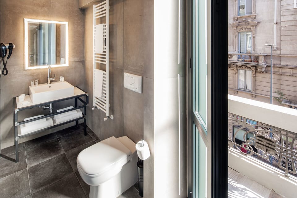 Triple Room, Balcony | Bathroom | Shower, free toiletries, hair dryer, towels