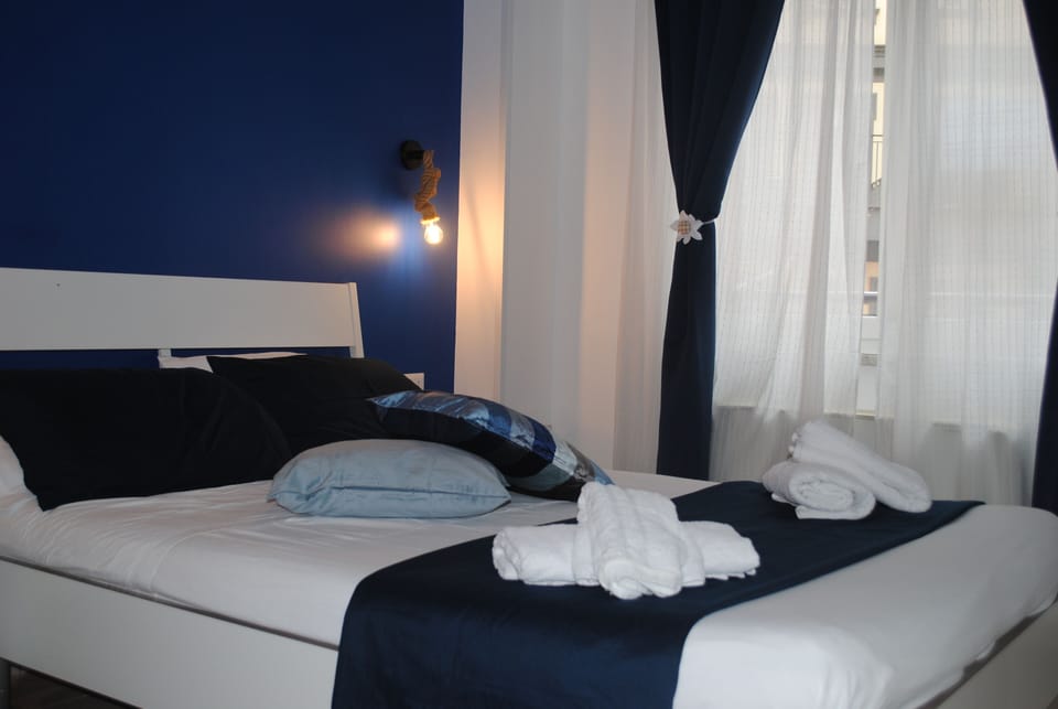 Double Room | Desk, laptop workspace, free WiFi