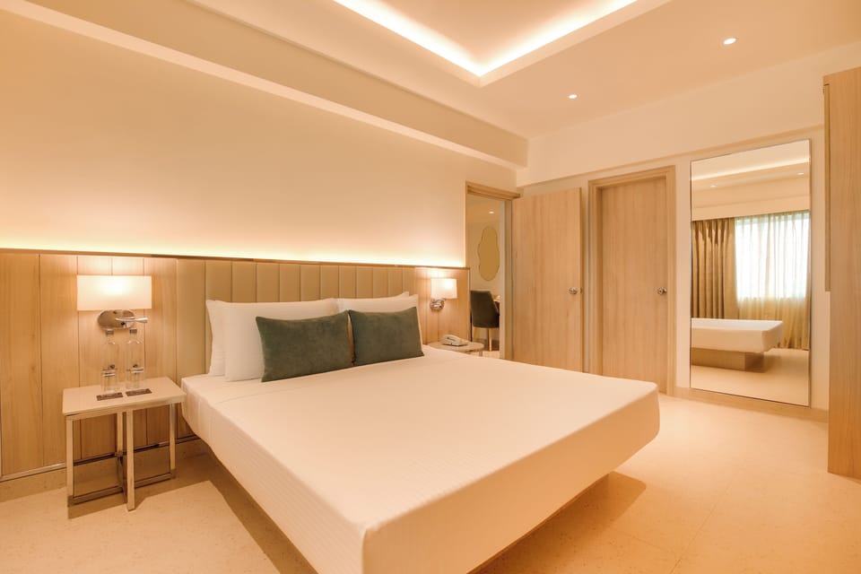 Executive Suite King | Premium bedding, memory foam beds, minibar, in-room safe