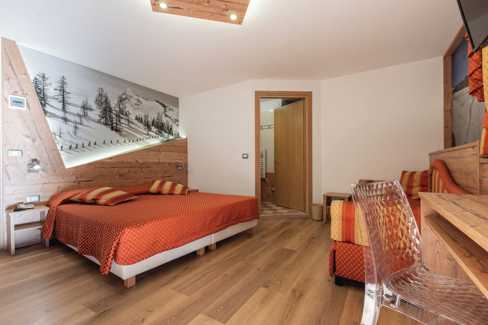 Double or Twin Room | Select Comfort beds, in-room safe, desk, blackout drapes