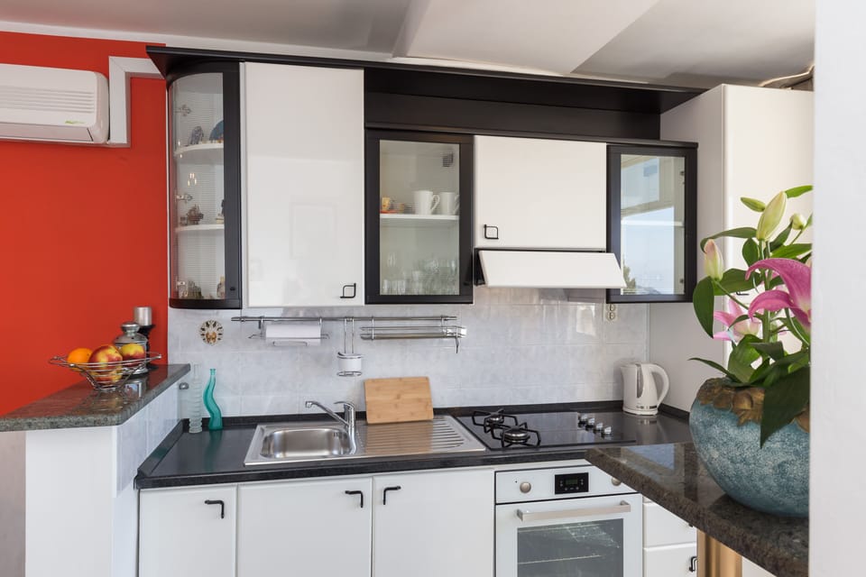 Apartment (Apartment with Balcony and  Sea View() | Private kitchen | Fridge, dining tables