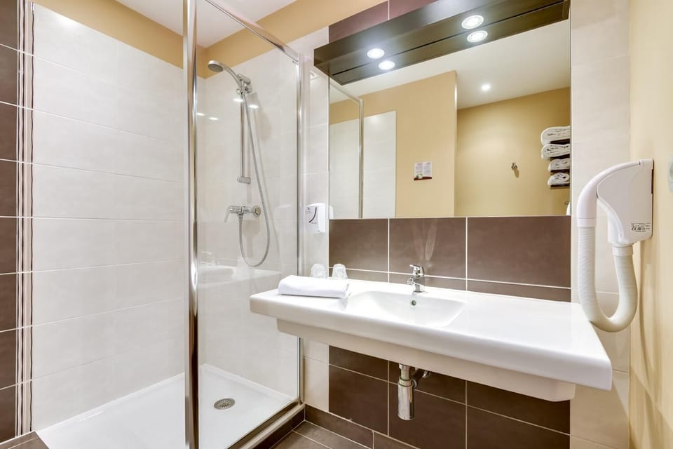 Shower, free toiletries, hair dryer, towels