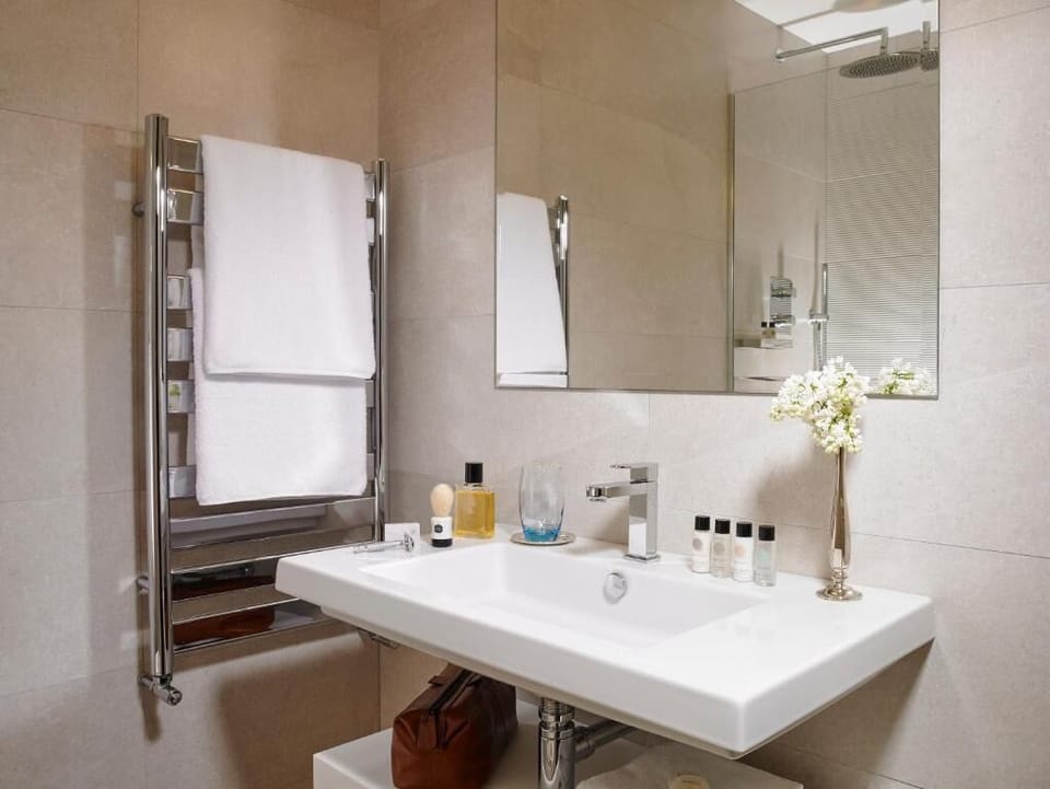 Combined shower/tub, free toiletries, hair dryer, bathrobes