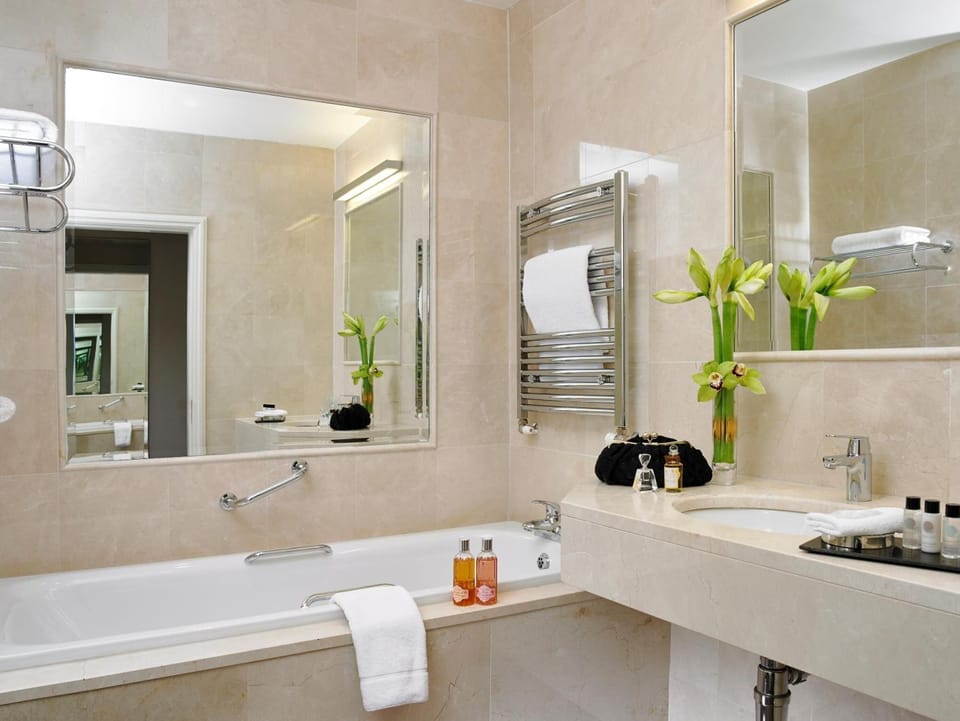 Combined shower/tub, free toiletries, hair dryer, bathrobes