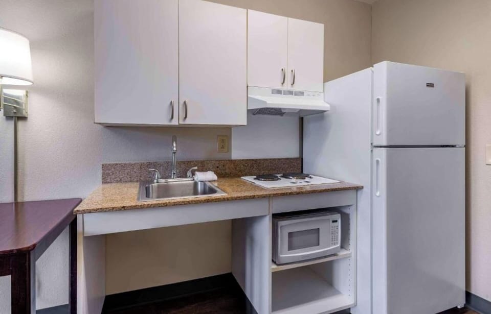 Fridge, microwave, stovetop