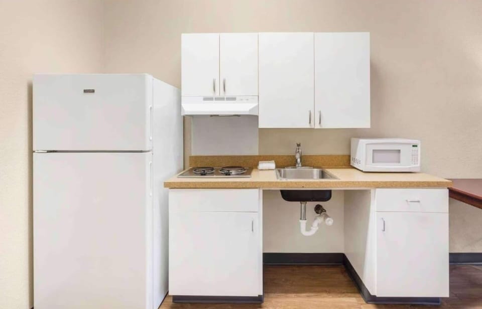 Fridge, microwave, stovetop