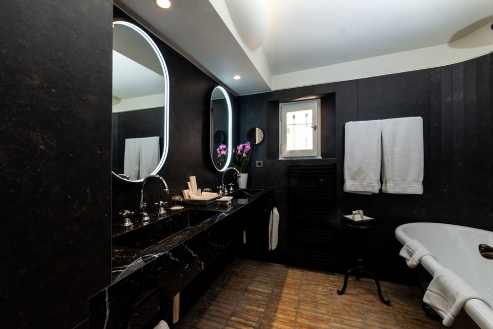 Panoramic Suite, Valley View | Bathroom | Bathtub, free toiletries, hair dryer, bathrobes