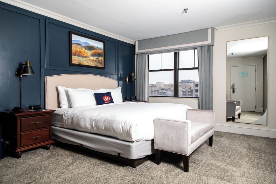 Executive Room, 1 King Bed | Egyptian cotton sheets, premium bedding, desk, laptop workspace