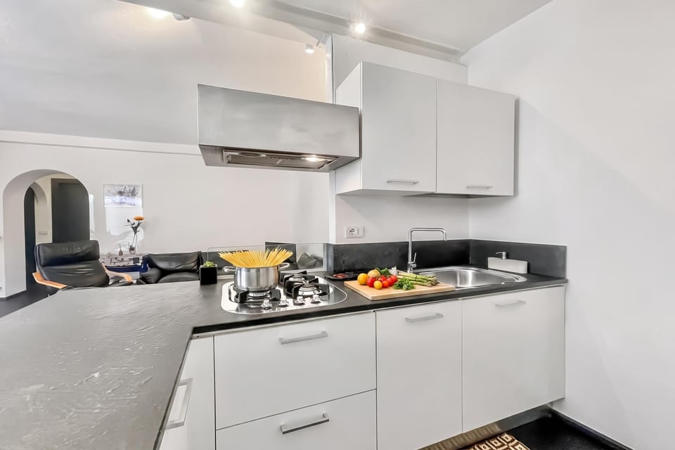 Family Apartment, 3 Bedrooms, Microwave (Menaggio 57) | Private kitchen | Coffee/tea maker, microwave, oven, stovetop