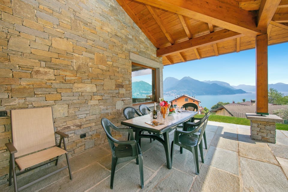 Family Villa, Multiple Bedrooms, Mountainside (Villa Louise) | Outdoor dining