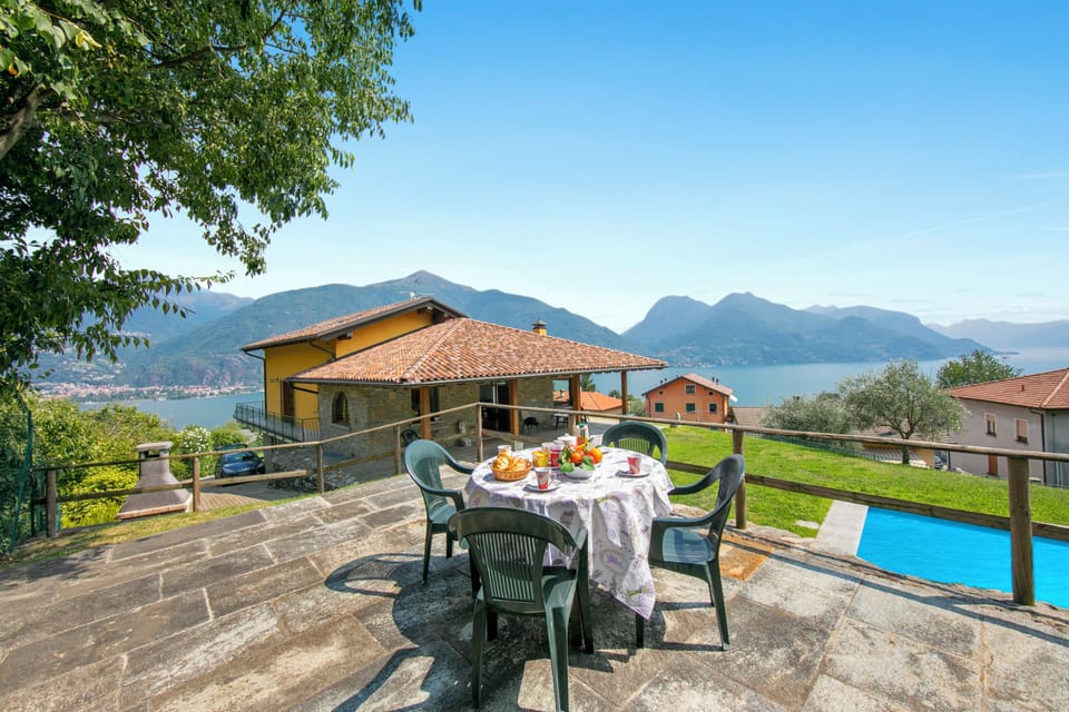 Family Villa, 5 Bedrooms, Balcony, Mountainside (Villa Louise) | Outdoor dining