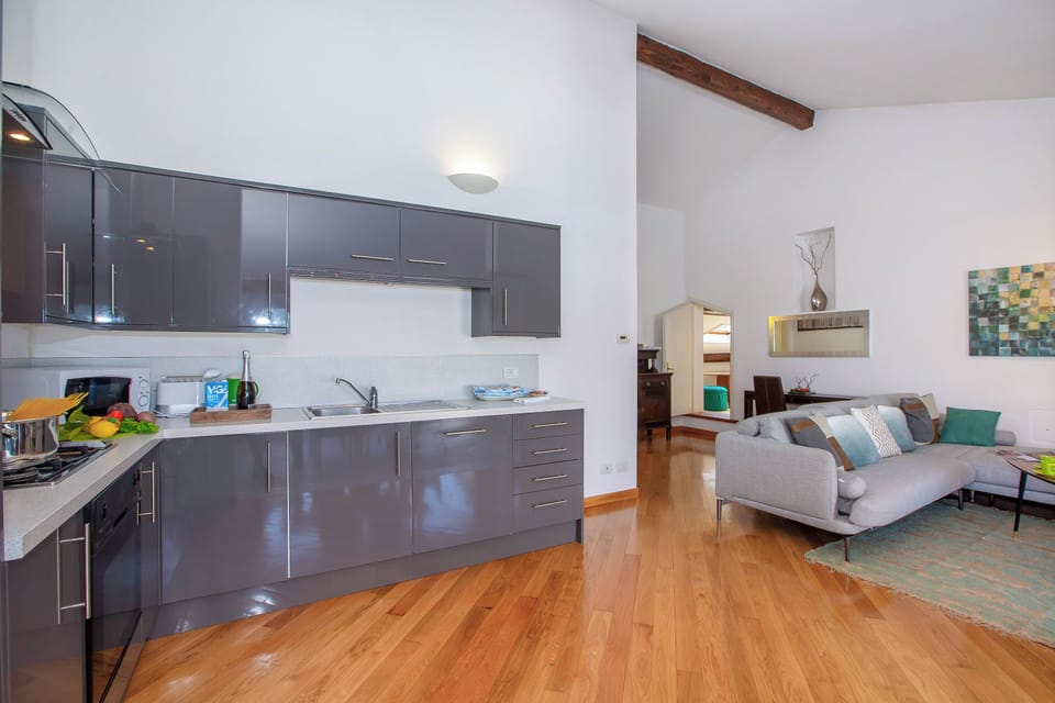 Family Apartment, Multiple Bedrooms, 2 Bathrooms (Bella Menaggio Panoramica) | Private kitchen | Fridge, microwave, oven, stovetop