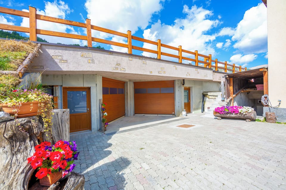 Family Apartment, 2 Bedrooms, Microwave (Italia 1 Ski in- Ski out 50m) | Exterior