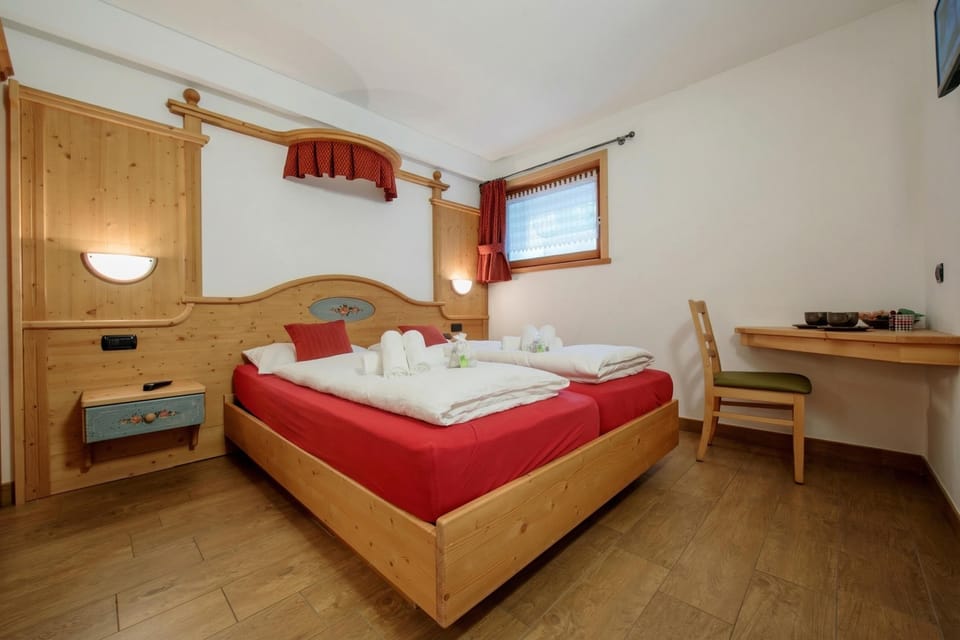 Family Apartment, 2 Bedrooms, 2 Bathrooms (Tamigi) | 2 bedrooms, bed sheets