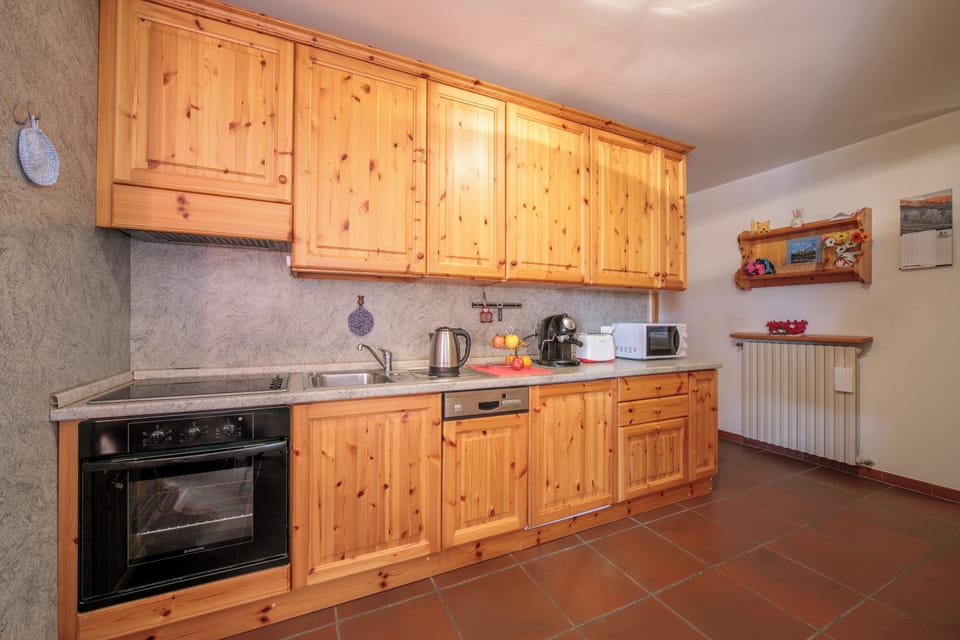 Family Apartment, 2 Bedrooms, 2 Bathrooms (Martina Ski in - Ski out 50m) | Private kitchen | Microwave, oven, stovetop, dishwasher