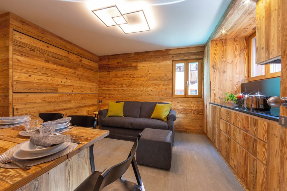 Family Apartment, 1 Bedroom, Microwave (Marlies Ski in - Ski out 50m) | Dining