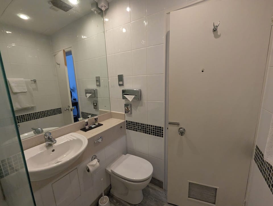 Accessible Double Room | Bathroom | Deep soaking tub, free toiletries, hair dryer, slippers