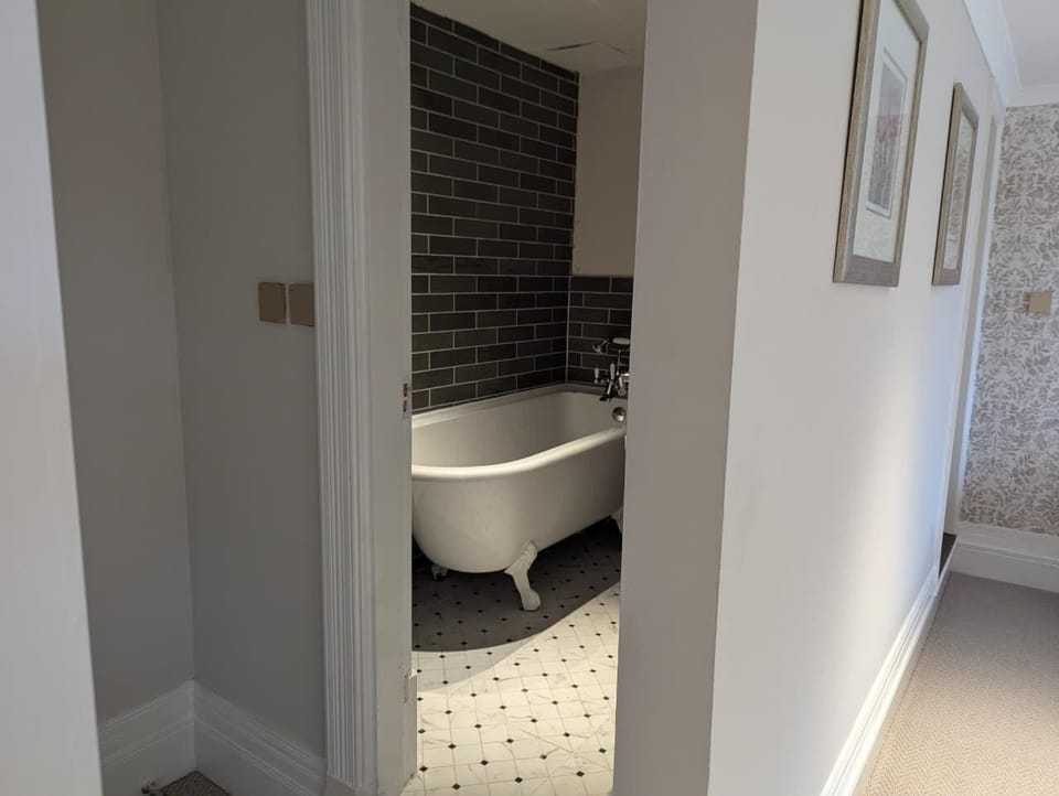 Bridal Suite | Bathroom | Deep soaking tub, free toiletries, hair dryer, slippers