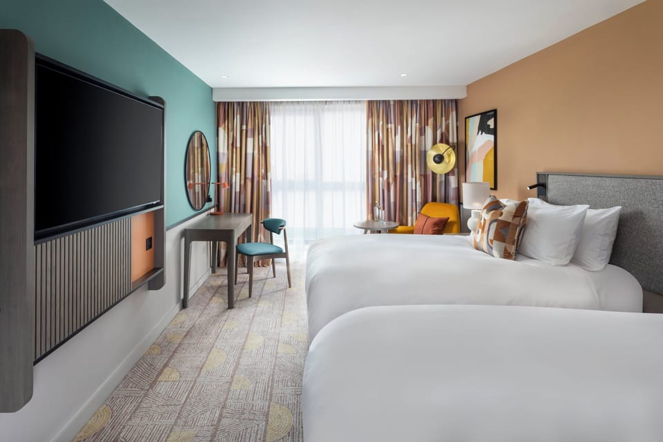 Standard Room, 2 Twin Beds | Premium bedding, in-room safe, desk, laptop workspace