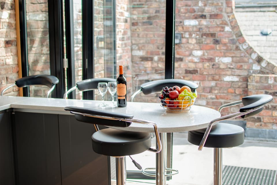 Penthouse, 2 Bedrooms (Sleeps 6, with Sofa Bed) | In-room dining